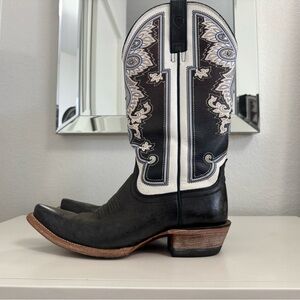 Ariat women’s Alameda leather Black and Cream Western Boots.  Size 8.5.